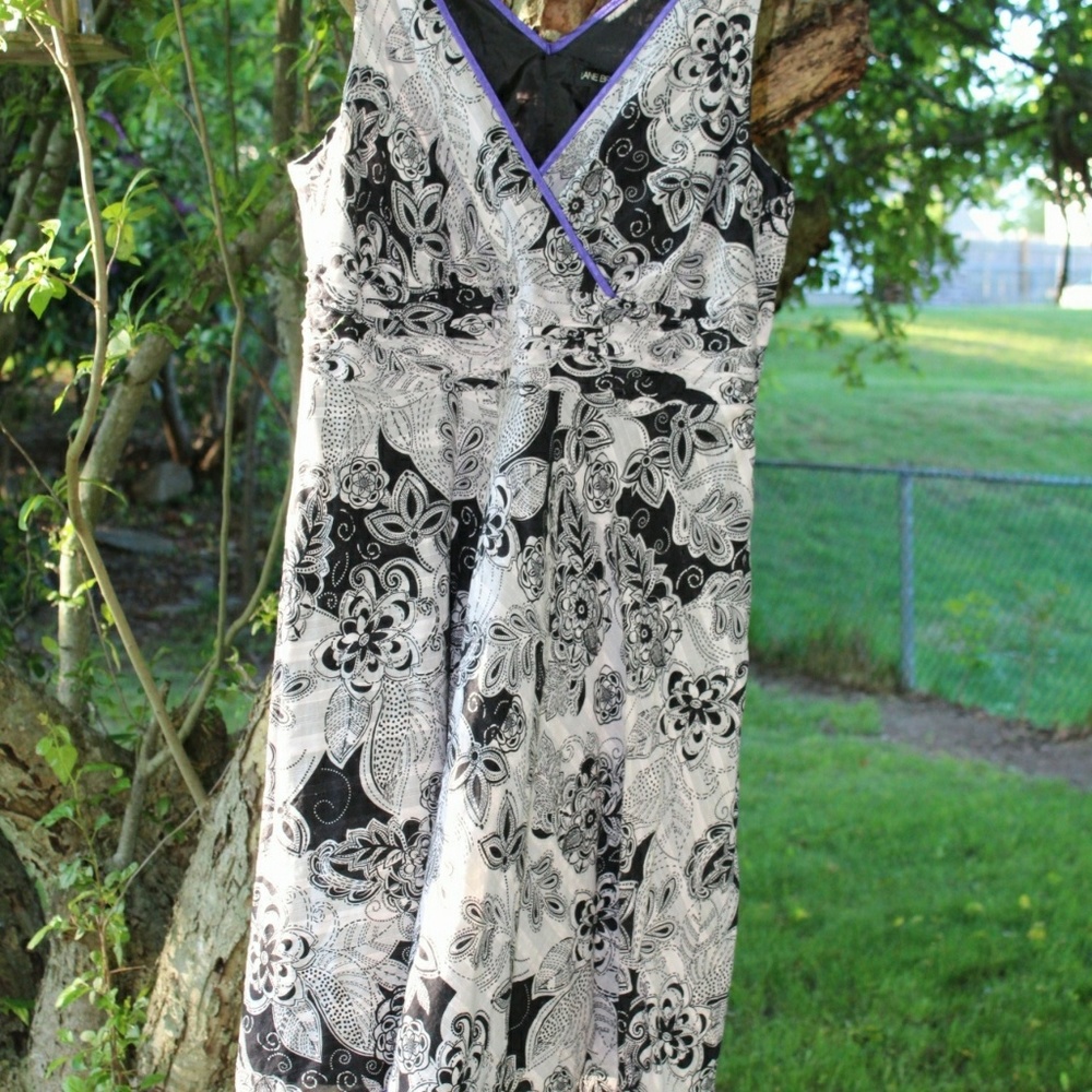 Plus Ssze 20. Sleeveless long dress.